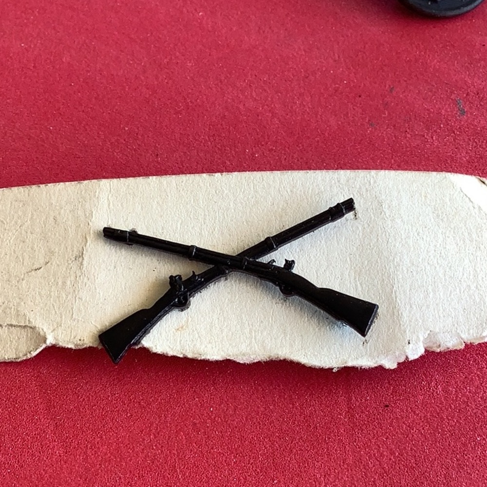 US ARMY Infantry crossed rifles LAPEL PIN